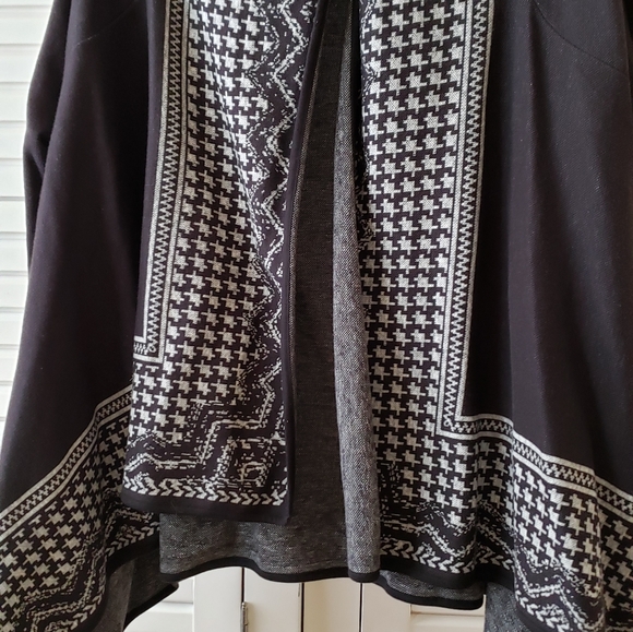 Ladies Fashion Sweater - Picture 2 of 7